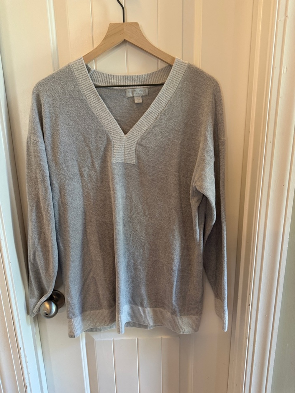 Barefoot Dreams long sleeve v neck large petite